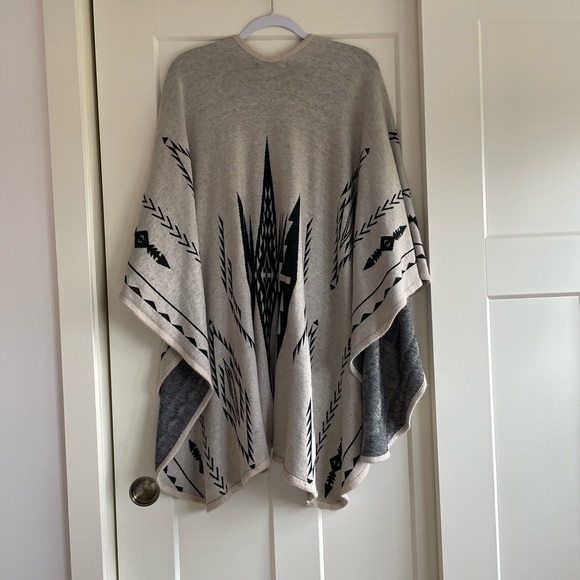 Francesca’s shawl sweater, OS. - Picture 2 of 8